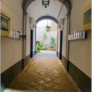 https://central-house-catania-historic-center.taorminaitalyhotels.com
